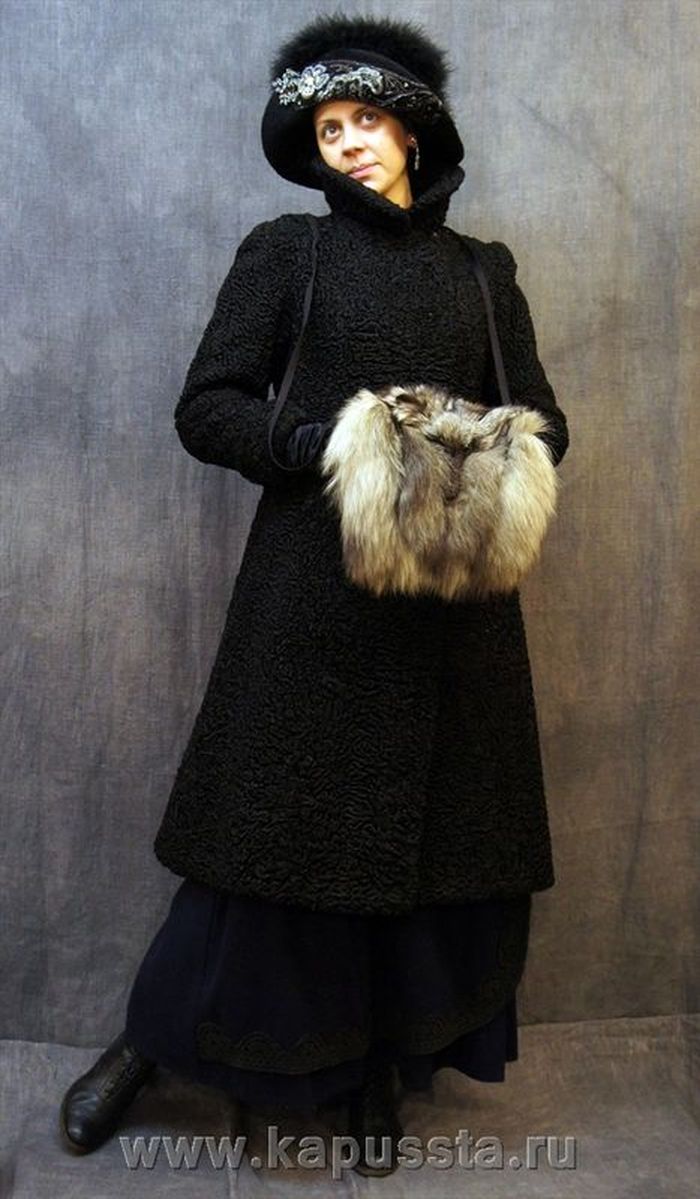 Верхняя женская одежда с муфтой эпохи Модерн